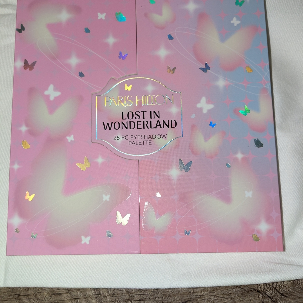 Paris Hilton Lost in Wonderland Eyeshadow Palette - Picture 1 of 4